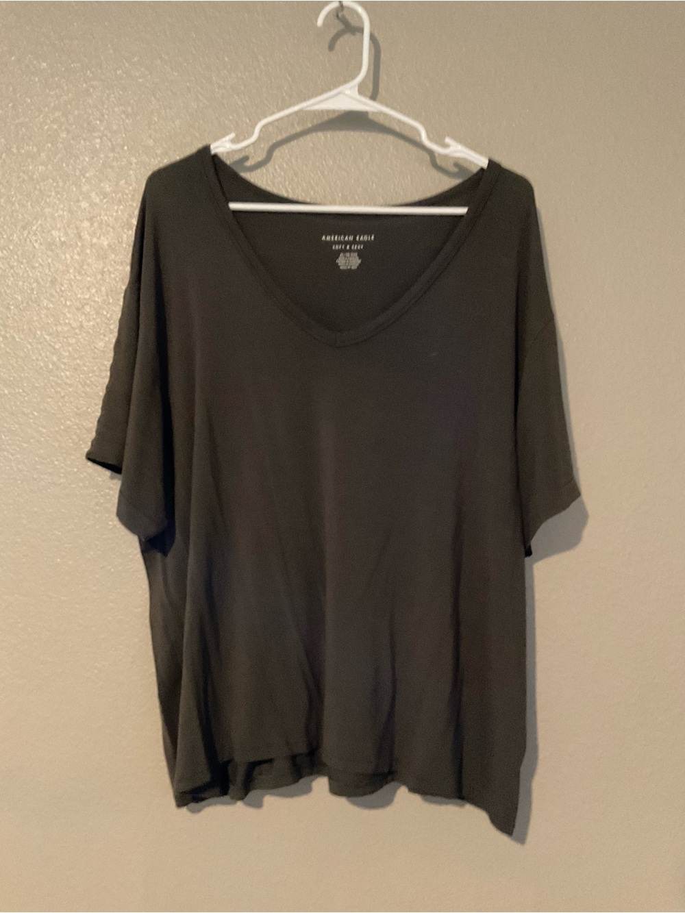 American Eagle Outfitters Olive V-Neck Short Sleeve Tee Shirt